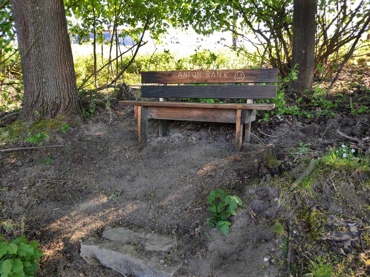 Enkelbänke 1